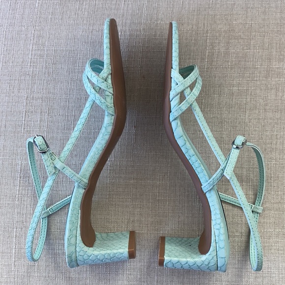 Size 7 STEVEN Mint Green Heels - Picture 3 of 3